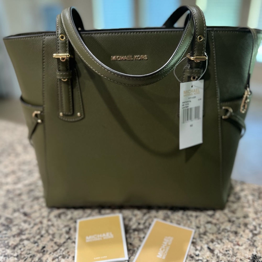 Michael Kors Voyager Tote
